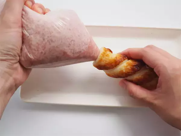 「ピーマン…じゃなくて「ちくわの肉詰め」作ってみた！焼いたちくわの香ばしさと甘み、肉種もジューシー♡」の画像