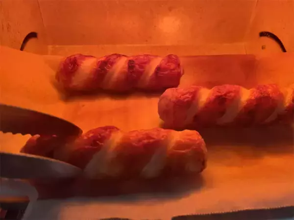 「ピーマン…じゃなくて「ちくわの肉詰め」作ってみた！焼いたちくわの香ばしさと甘み、肉種もジューシー♡」の画像