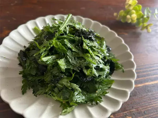 「【ダイソーの神調味料「ごまあえの素」】和えるだけで野菜のヘルシー副菜爆誕！え、炒め物やサラダの隠し味にも!?」の画像