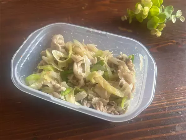 「【ダイソーの神調味料「ごまあえの素」】和えるだけで野菜のヘルシー副菜爆誕！え、炒め物やサラダの隠し味にも!?」の画像