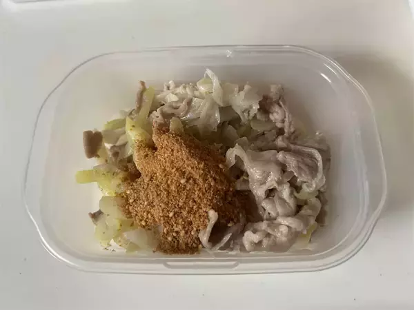 「【ダイソーの神調味料「ごまあえの素」】和えるだけで野菜のヘルシー副菜爆誕！え、炒め物やサラダの隠し味にも!?」の画像