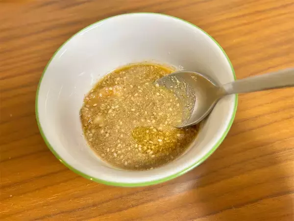 「【白菜はぜひ生で！】1/4カットが一瞬で消える「居酒屋風サラダ」作ってみた！にんにく＆味噌のやみつきパンチ!!」の画像