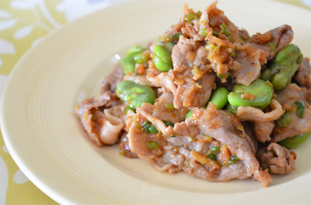 【ラー油で炒めると甘くなる!?】素材の味が引き立つ「そら豆と豚肉のラー油炒め」作ってみた！桜エビがいい仕事