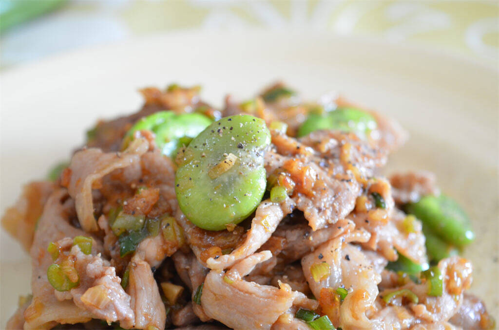 【ラー油で炒めると甘くなる!?】素材の味が引き立つ「そら豆と豚肉のラー油炒め」作ってみた！桜エビがいい仕事