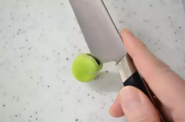 「【ラー油で炒めると甘くなる!?】素材の味が引き立つ「そら豆と豚肉のラー油炒め」作ってみた！桜エビがいい仕事」の画像