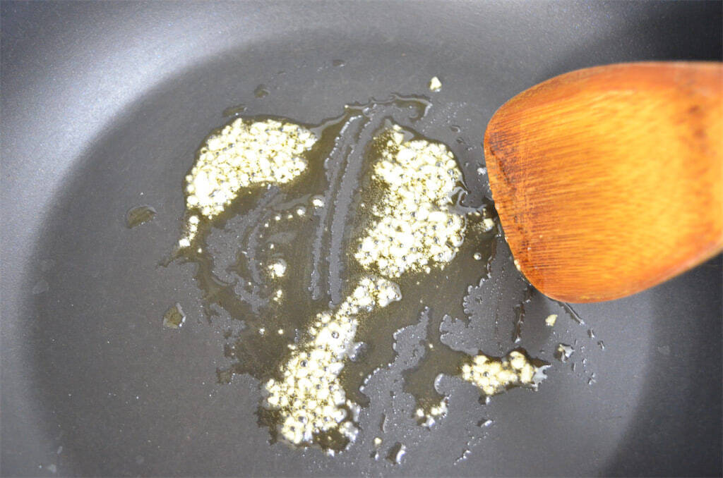 【ラー油で炒めると甘くなる!?】素材の味が引き立つ「そら豆と豚肉のラー油炒め」作ってみた！桜エビがいい仕事