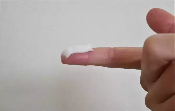 「【スキンケアの裏ワザ】乾燥の季節…カサカサ痒み肌に速攻効く！最強の「保湿剤の塗り方」試してみた♪」の画像