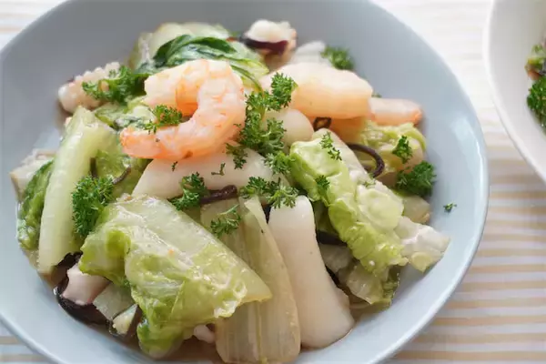 【サラダの定番を炒める】「ロメインレタス」を“和風炒め”にしたら…シャキ旨でアリ寄りのアリ！【農家直伝】