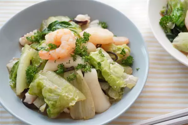 「【サラダの定番を炒める】「ロメインレタス」を“和風炒め”にしたら…シャキ旨でアリ寄りのアリ！【農家直伝】」の画像