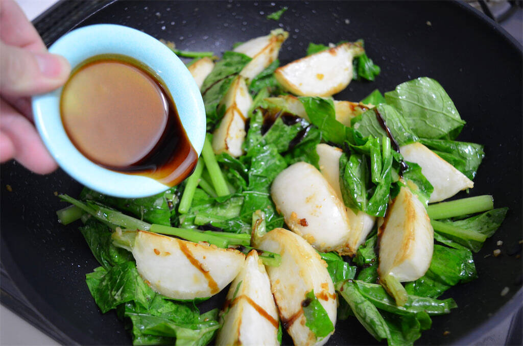 【旬のかぶでガッツリ系】にんにくマシマシ「かぶのガーリックソテー」作ってみた！オイスターがいい仕事♡