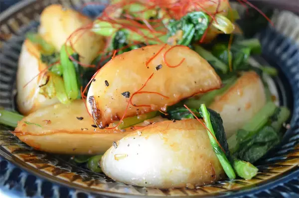 「【旬のかぶでガッツリ系】にんにくマシマシ「かぶのガーリックソテー」作ってみた！オイスターがいい仕事♡」の画像