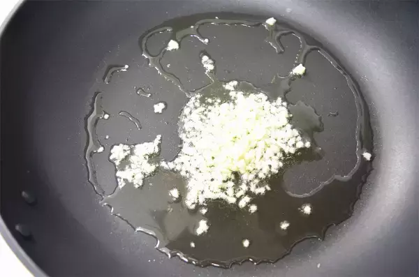 「【旬のかぶでガッツリ系】にんにくマシマシ「かぶのガーリックソテー」作ってみた！オイスターがいい仕事♡」の画像