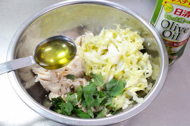 【発酵キャベツ活用術】レンチンささみと和えるだけで「腸活ヘルシー副菜」爆誕♪青じそがいい仕事してる♡