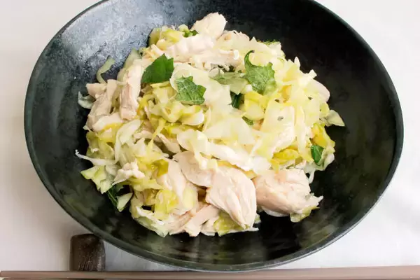 「【発酵キャベツ活用術】レンチンささみと和えるだけで「腸活ヘルシー副菜」爆誕♪青じそがいい仕事してる♡」の画像