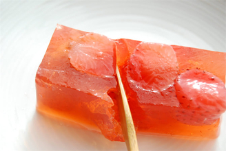 【まるでいちごの煮こごり】「まるごとフレッシュ煮」でいちごの寒天ゼリー作ってみた！甘みと香り華やかすぎ♡