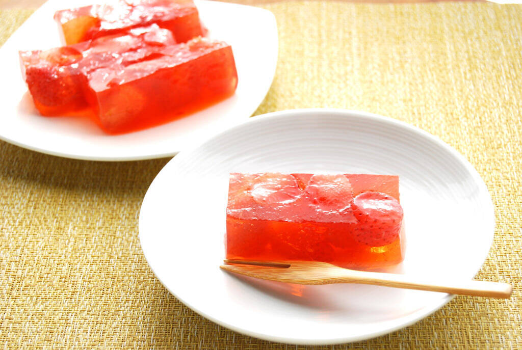 【まるでいちごの煮こごり】「まるごとフレッシュ煮」でいちごの寒天ゼリー作ってみた！甘みと香り華やかすぎ♡