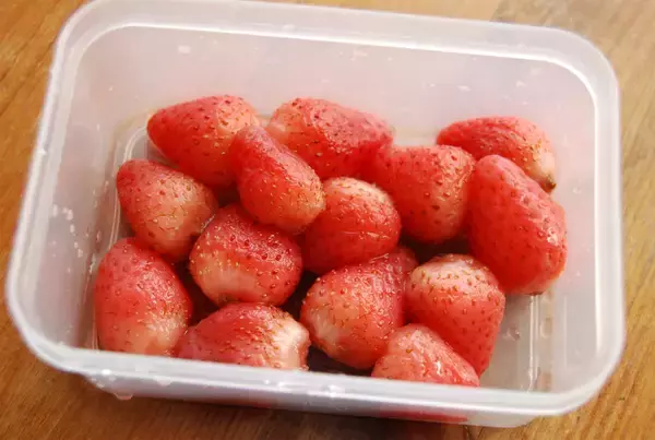 「【まるでいちごの煮こごり】「まるごとフレッシュ煮」でいちごの寒天ゼリー作ってみた！甘みと香り華やかすぎ♡」の画像