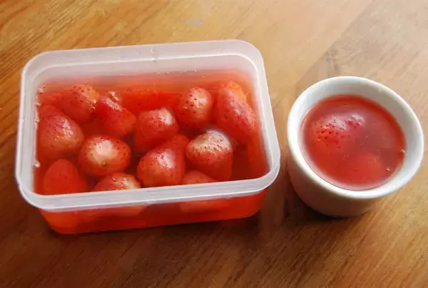 「【まるでいちごの煮こごり】「まるごとフレッシュ煮」でいちごの寒天ゼリー作ってみた！甘みと香り華やかすぎ♡」の画像