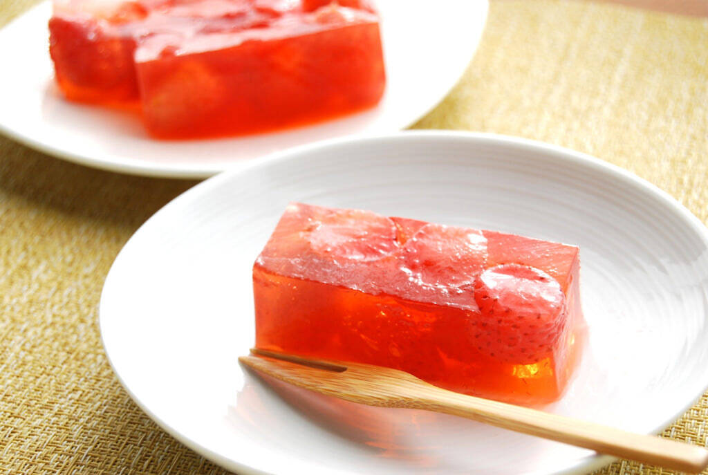 【まるでいちごの煮こごり】「まるごとフレッシュ煮」でいちごの寒天ゼリー作ってみた！甘みと香り華やかすぎ♡