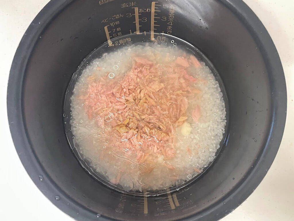 【セブンプレミアム公式】「ツナ缶炊き込みご飯」に挑戦！ツナ缶の油×白だしが最強！米にしみしみ～♡