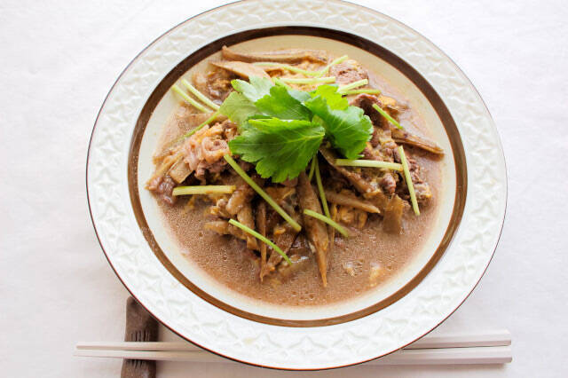 【フライパンで出来る鍋!?】どじょうは入れずに「ごぼうと牛こまの柳川風」作ってみた！卵とろとろ甘辛味♪