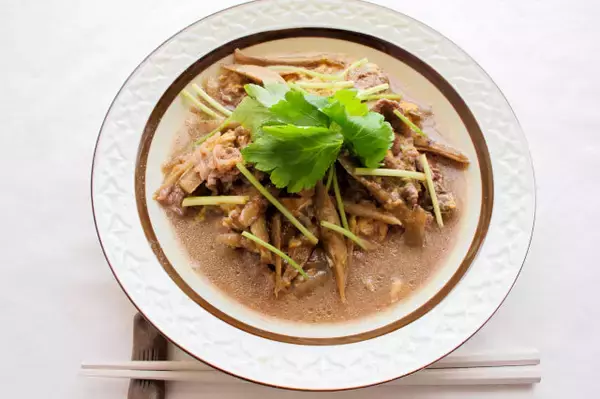 「【フライパンで出来る鍋!?】どじょうは入れずに「ごぼうと牛こまの柳川風」作ってみた！卵とろとろ甘辛味♪」の画像