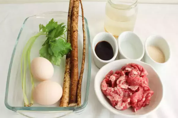 「【フライパンで出来る鍋!?】どじょうは入れずに「ごぼうと牛こまの柳川風」作ってみた！卵とろとろ甘辛味♪」の画像