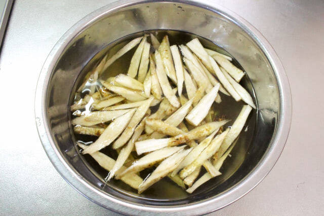 【フライパンで出来る鍋!?】どじょうは入れずに「ごぼうと牛こまの柳川風」作ってみた！卵とろとろ甘辛味♪