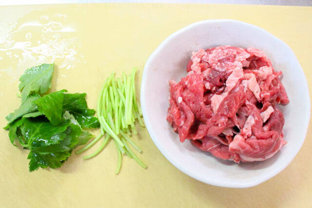 【フライパンで出来る鍋!?】どじょうは入れずに「ごぼうと牛こまの柳川風」作ってみた！卵とろとろ甘辛味♪