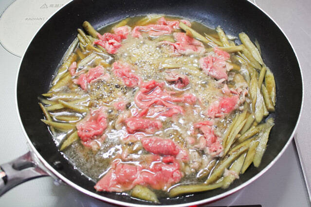 【フライパンで出来る鍋!?】どじょうは入れずに「ごぼうと牛こまの柳川風」作ってみた！卵とろとろ甘辛味♪