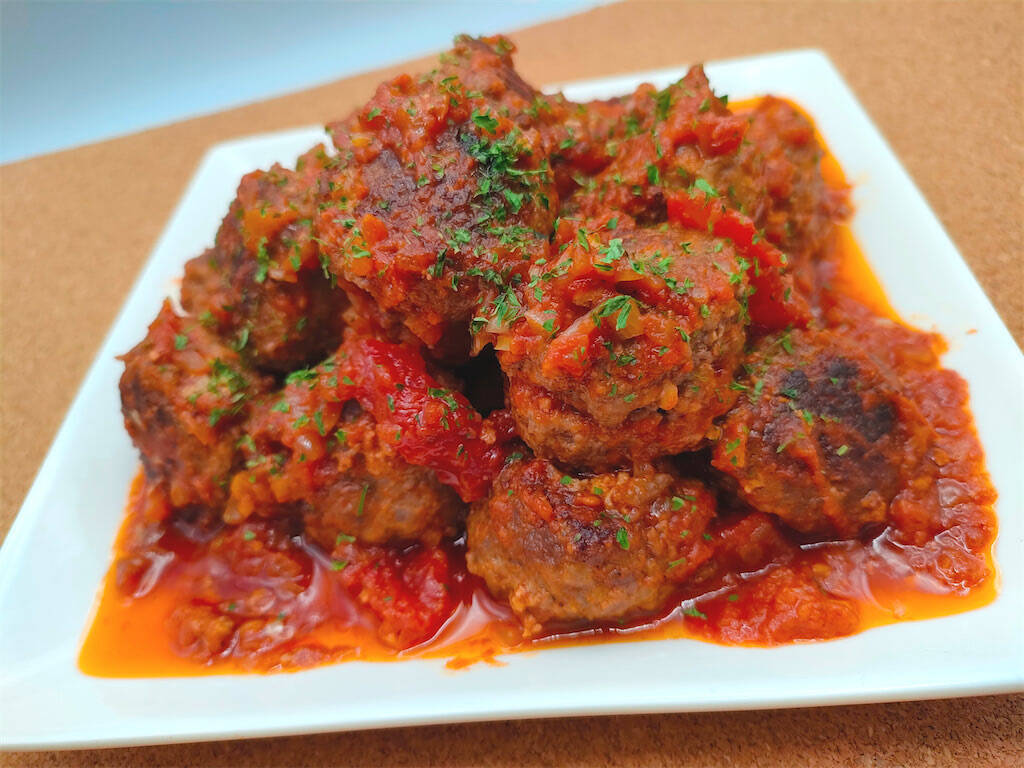 【リュウジレシピ】「至高のミートボール」作ってみた！酸味を抑えたトマトソースで赤ワインが進む進む♪