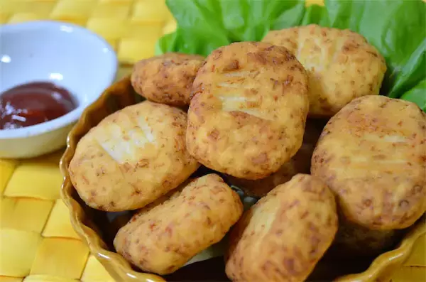 【材料4つ】極ヘルシーな「おからナゲット」作ってみた！モッチリさつま揚げ風♡えのきがいい仕事♪【農家直伝】