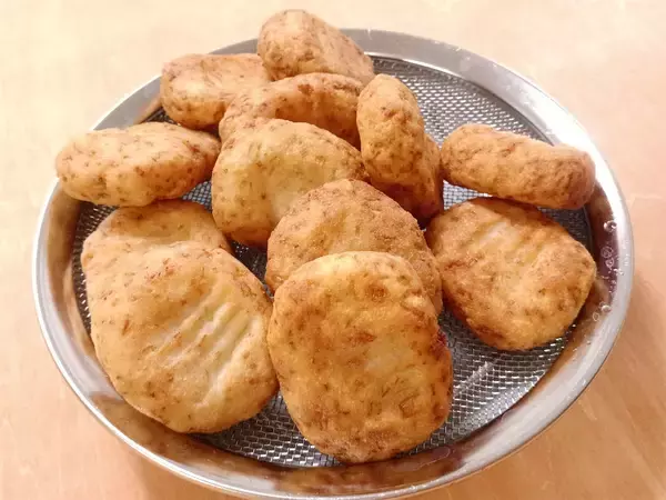 「【材料4つ】極ヘルシーな「おからナゲット」作ってみた！モッチリさつま揚げ風♡えのきがいい仕事♪【農家直伝】」の画像