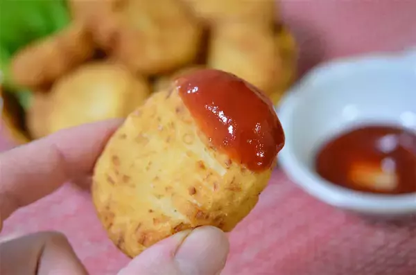 「【材料4つ】極ヘルシーな「おからナゲット」作ってみた！モッチリさつま揚げ風♡えのきがいい仕事♪【農家直伝】」の画像