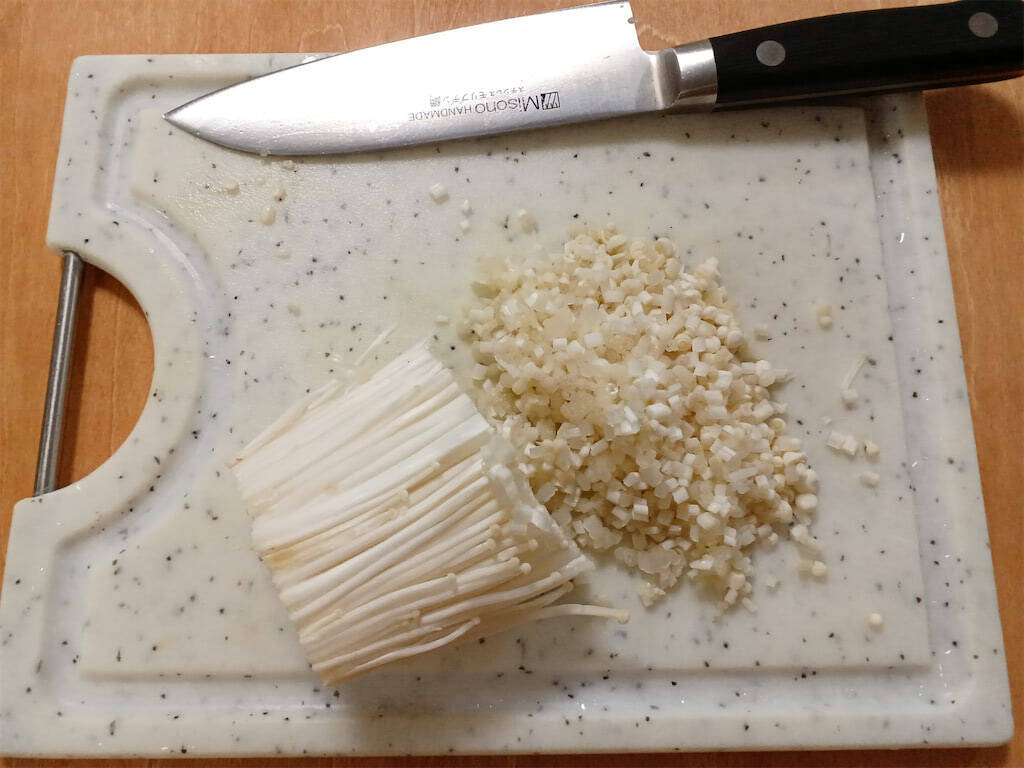 【材料4つ】極ヘルシーな「おからナゲット」作ってみた！モッチリさつま揚げ風♡えのきがいい仕事♪【農家直伝】