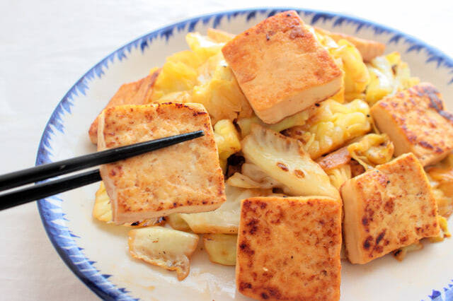 【中国人YouTuber】春キャベツ♪中華な家庭料理「豆腐キャベツ炒め」は尋常じゃなくキャベツが甘～い♡