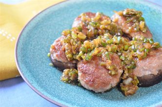 【肉汁と旨味の爆弾！】◯◯ネーズで剥がれずふっくら「椎茸バーグ」作ってみた！ねぎダレ絡めばもう最強♪