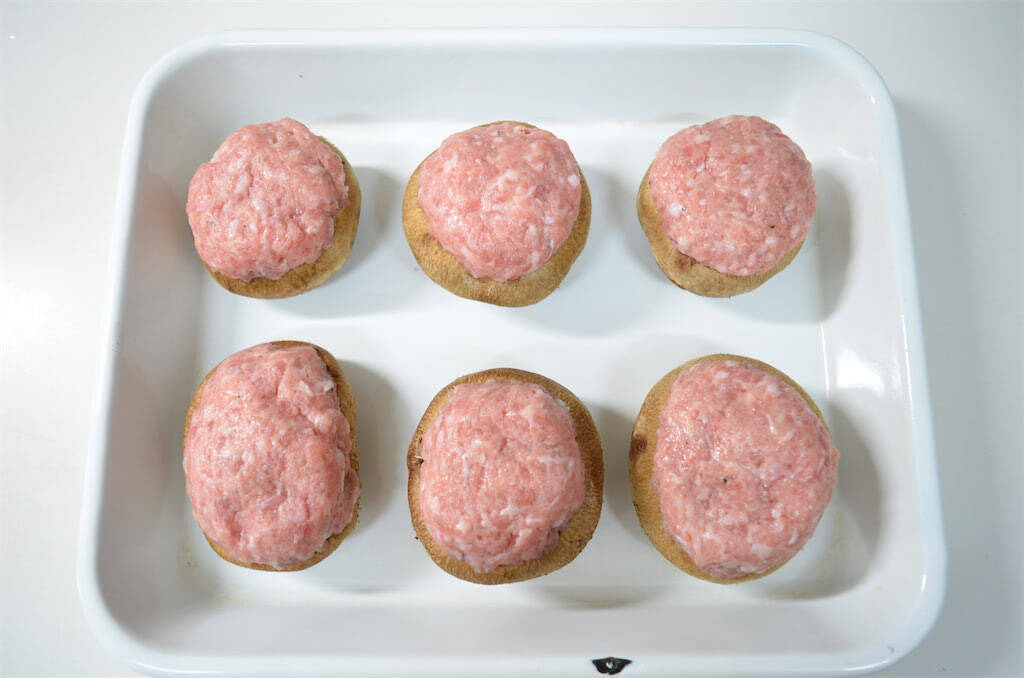 【肉汁と旨味の爆弾！】◯◯ネーズで剥がれずふっくら「椎茸バーグ」作ってみた！ねぎダレ絡めばもう最強♪