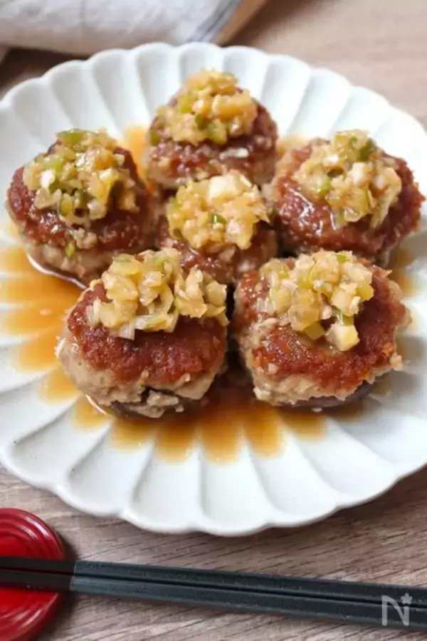 「【肉汁と旨味の爆弾！】◯◯ネーズで剥がれずふっくら「椎茸バーグ」作ってみた！ねぎダレ絡めばもう最強♪」の画像