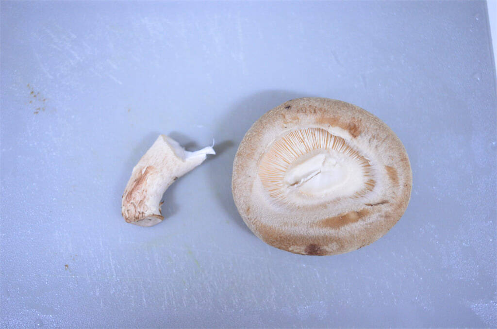 【肉汁と旨味の爆弾！】◯◯ネーズで剥がれずふっくら「椎茸バーグ」作ってみた！ねぎダレ絡めばもう最強♪