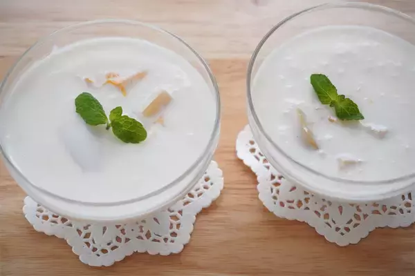 「【懐かしの給食デザート再現】生クリームで濃厚仕立てに♡「フルーツ入りヨーグルト」作ってみた！【農家直伝】」の画像