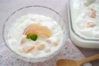 【懐かしの給食デザート再現】生クリームで濃厚仕立てに♡「フルーツ入りヨーグルト」作ってみた！【農家直伝】
