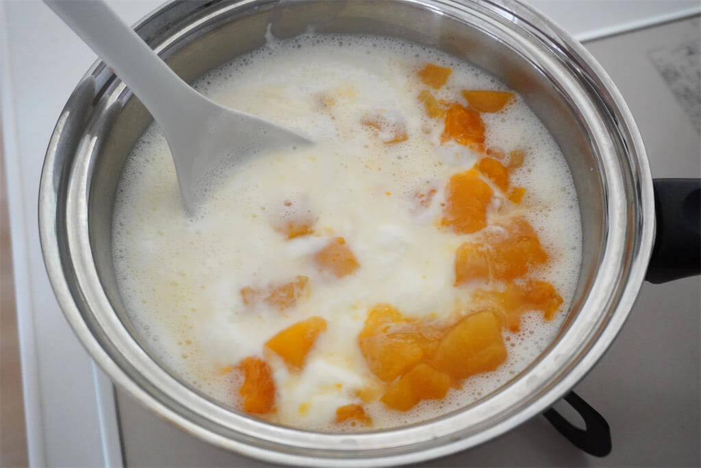 【懐かしの給食デザート再現】生クリームで濃厚仕立てに♡「フルーツ入りヨーグルト」作ってみた！【農家直伝】