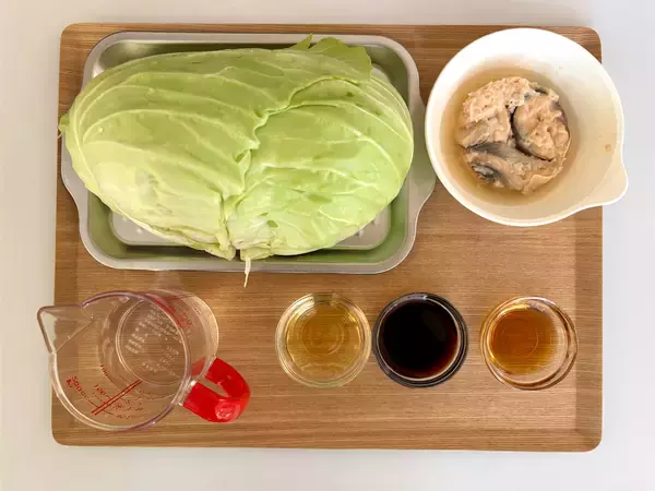 「【昭和初期の豪快キャベツ料理】丸ごと1個切って炒めて煮るだけ！「キャベツのやわらか煮」が極甘だった話」の画像