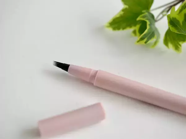 「バズってた“4つ股リキッドライナー”が【ダイソーコスメ】から220円で出た！「まるで本物のまつ毛」だわ！」の画像