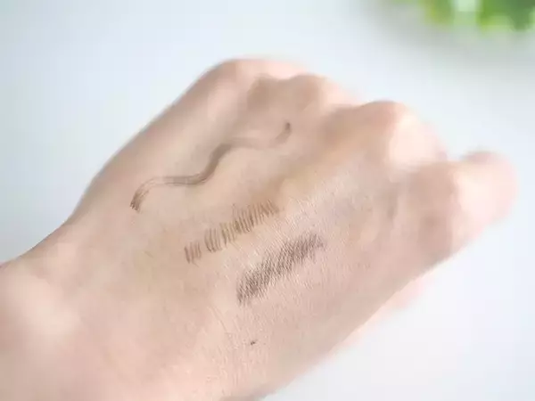 「バズってた“4つ股リキッドライナー”が【ダイソーコスメ】から220円で出た！「まるで本物のまつ毛」だわ！」の画像