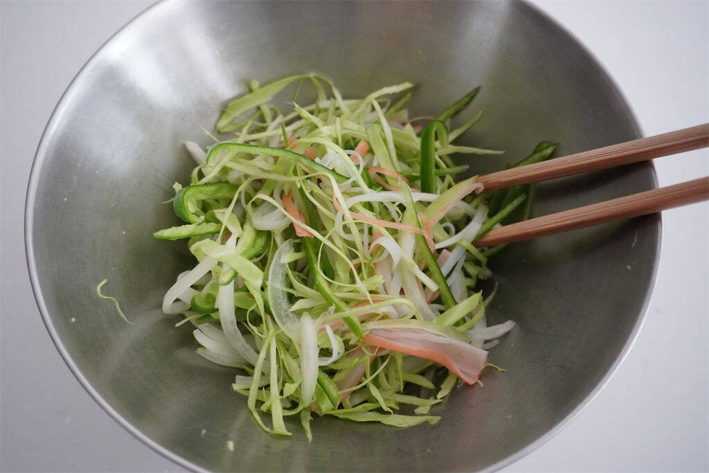 【マツコ番組でも話題】札幌・春巻きの名店に「ピーマンとカニカマの春巻き」教わった！具は炒め不要♪