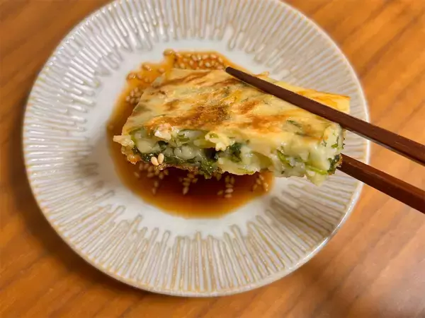 「【この薬味、韓国料理との相性最高！】青じそ山盛りで「チーズチヂミ」作ってみた！香り＆コクがヤミツキ♡」の画像