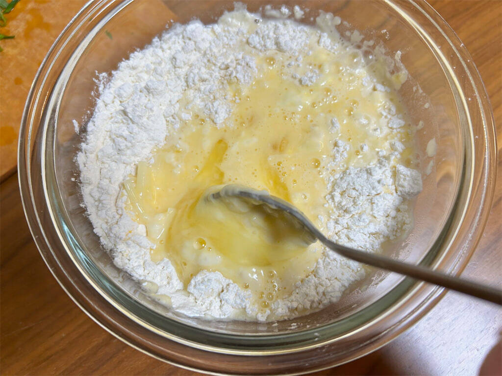 【この薬味、韓国料理との相性最高！】青じそ山盛りで「チーズチヂミ」作ってみた！香り＆コクがヤミツキ♡