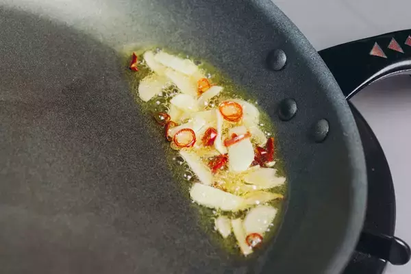 「【農家がビビッときたパスタ】ごろごろブロッコリーが主役の「ペペロンチーノ」を紹介♪新鮮ならもう最強♡」の画像